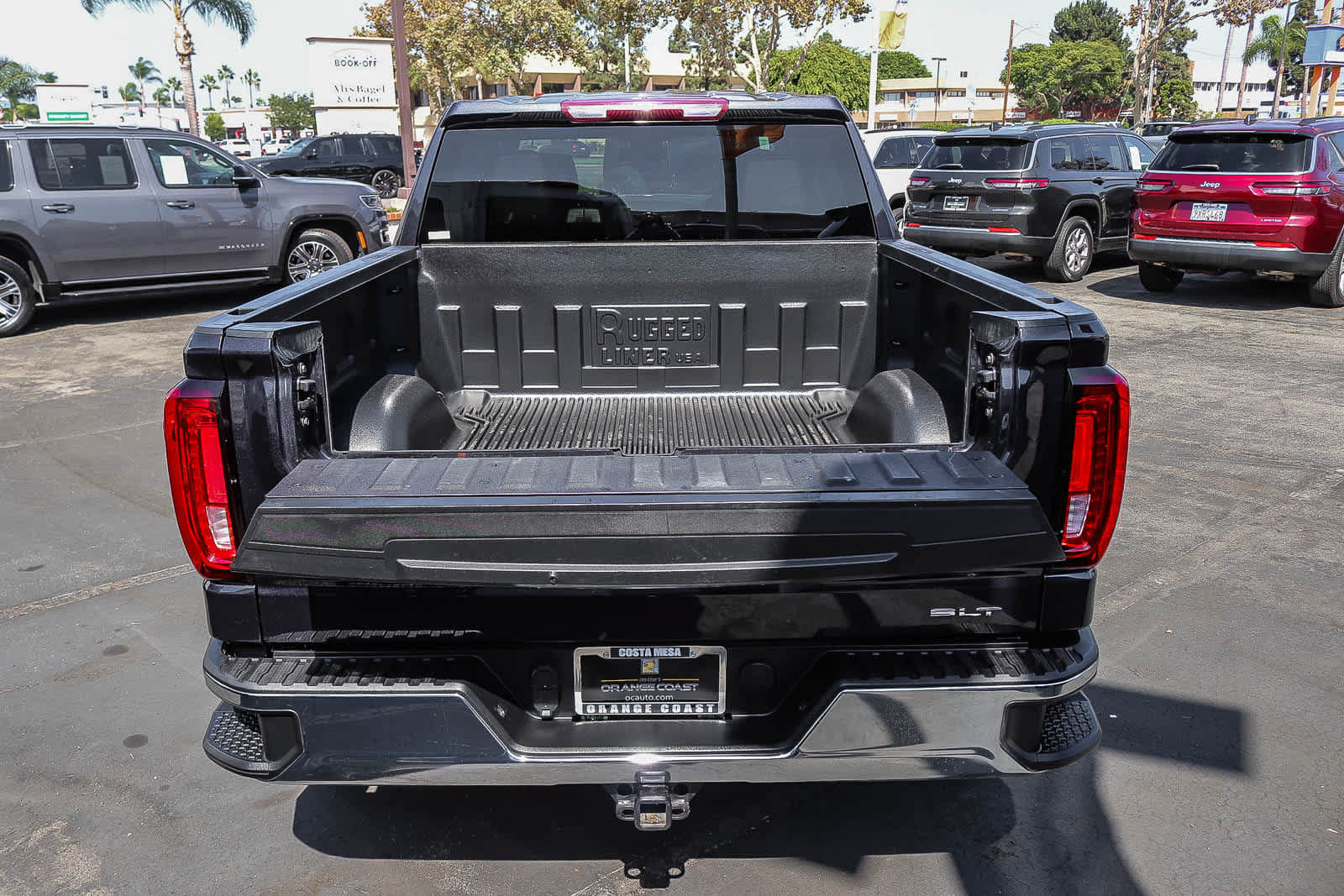 Used 2025 GMC Sierra 1500 SLT AWD/4WD image 25