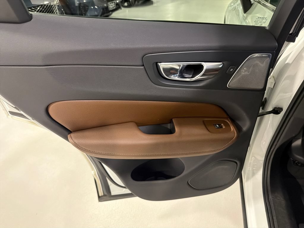 Used 2018 Volvo XC60 T8 Inscription w/ Advanced Package AWD/4WD image 21