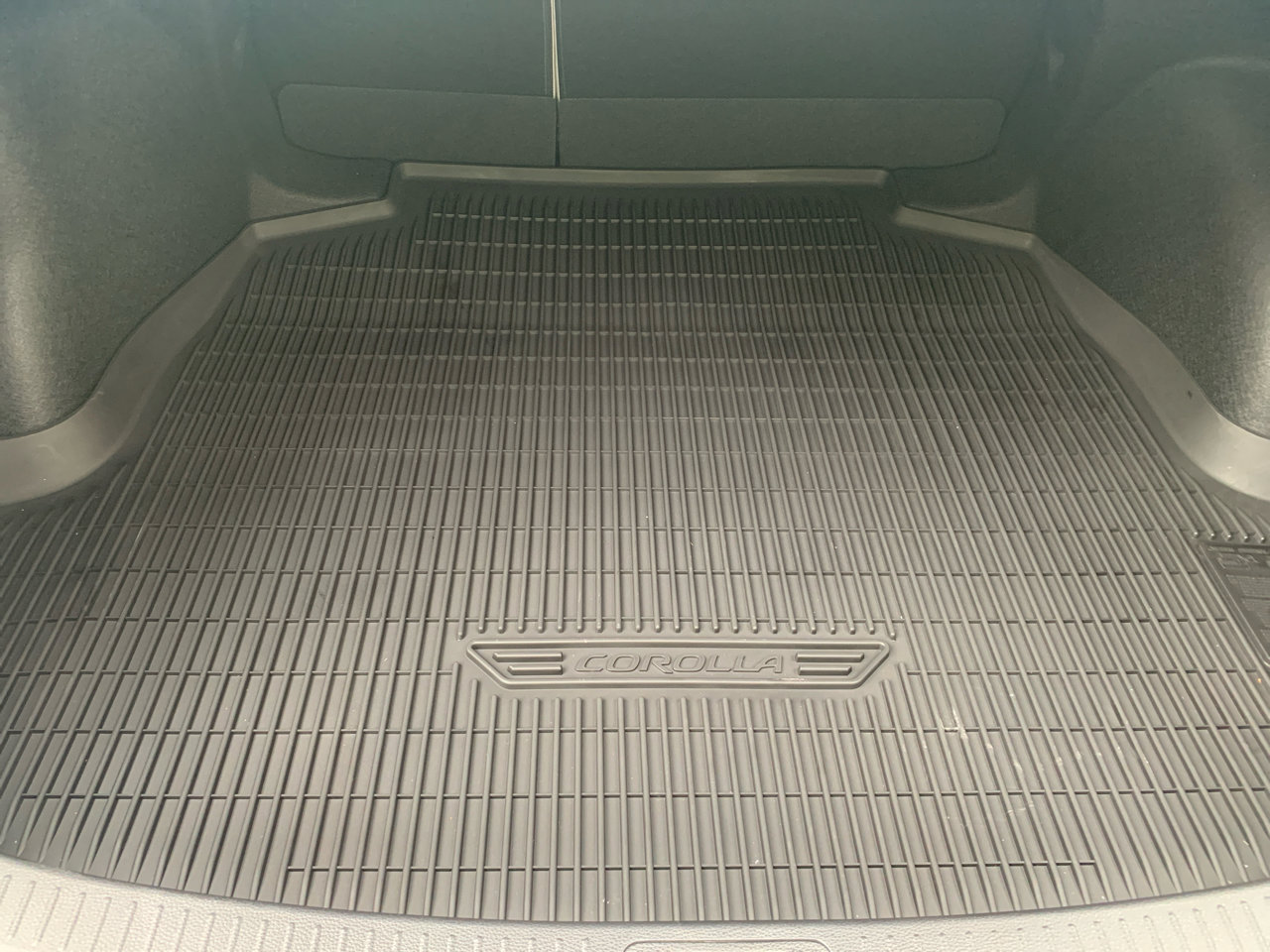 Used 2025 Toyota Corolla LE w/ LE Premium Package FWD image 24