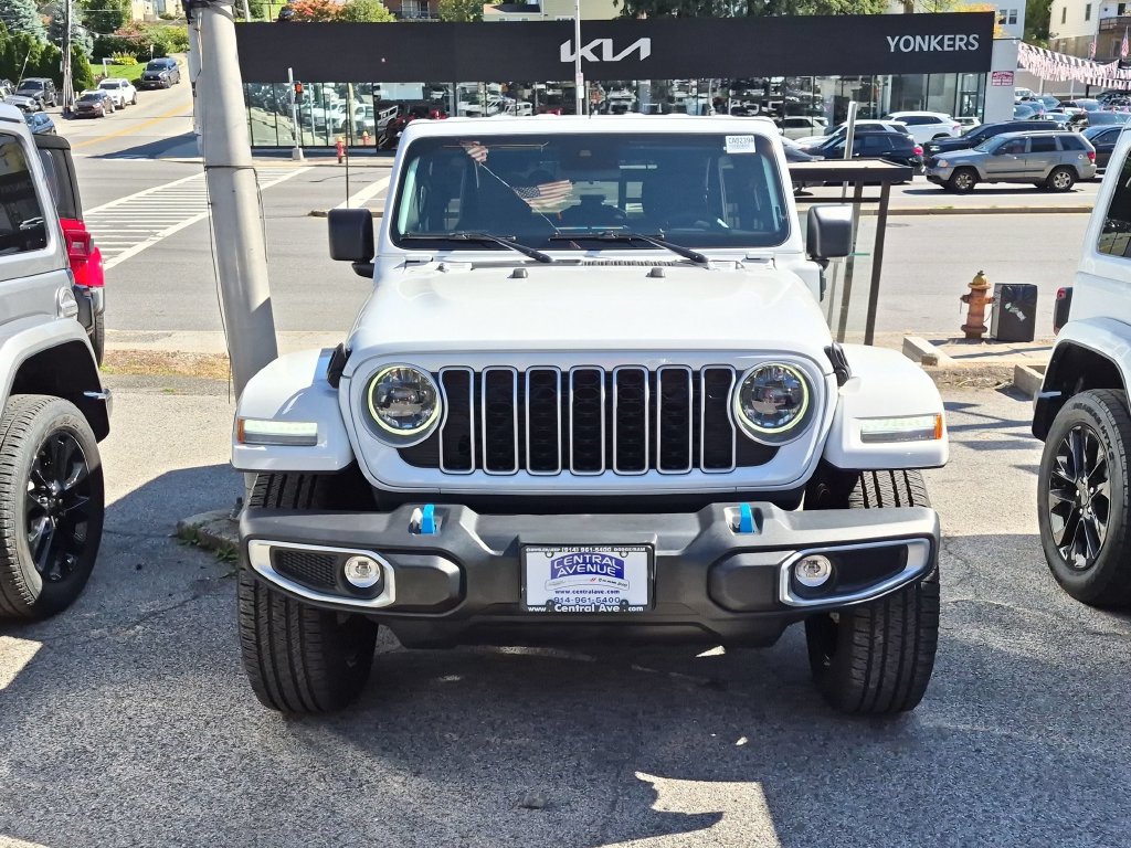 Used 2024 Jeep Wrangler Unlimited Sahara AWD/4WD image 2