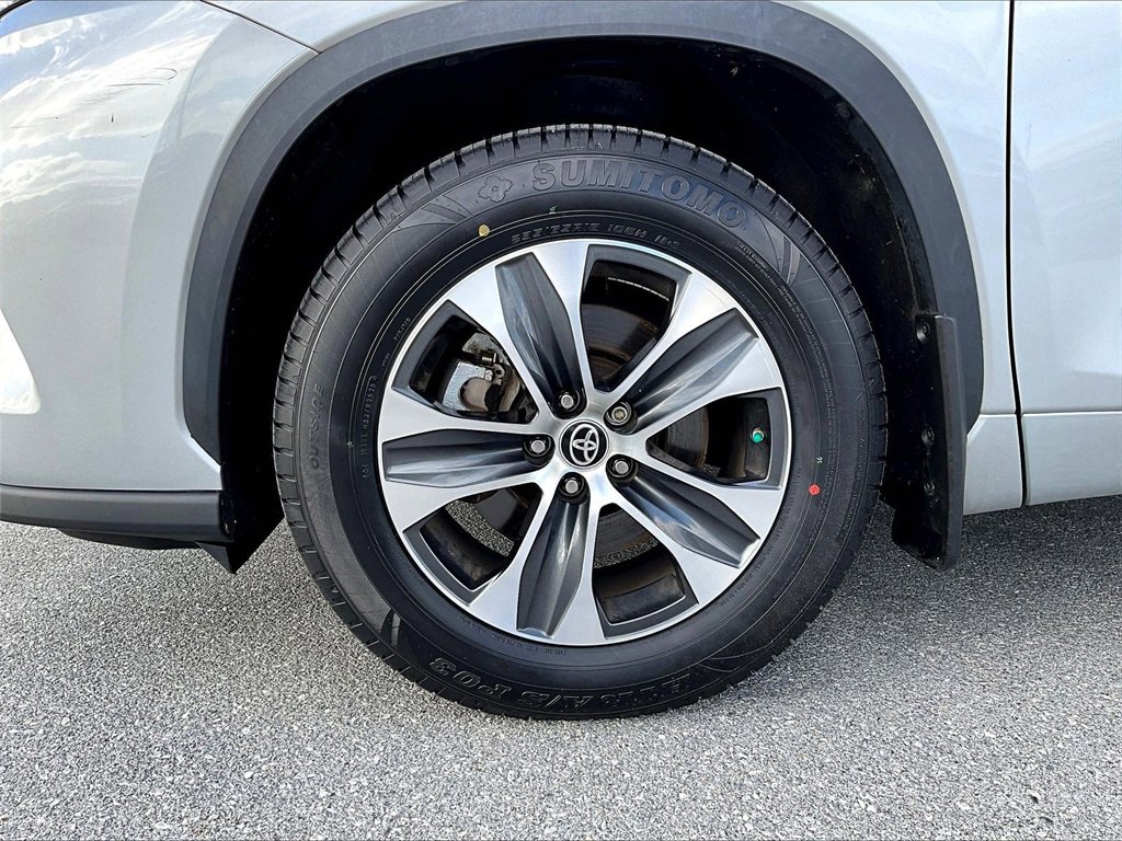 Used 2022 Toyota Highlander XLE image 7