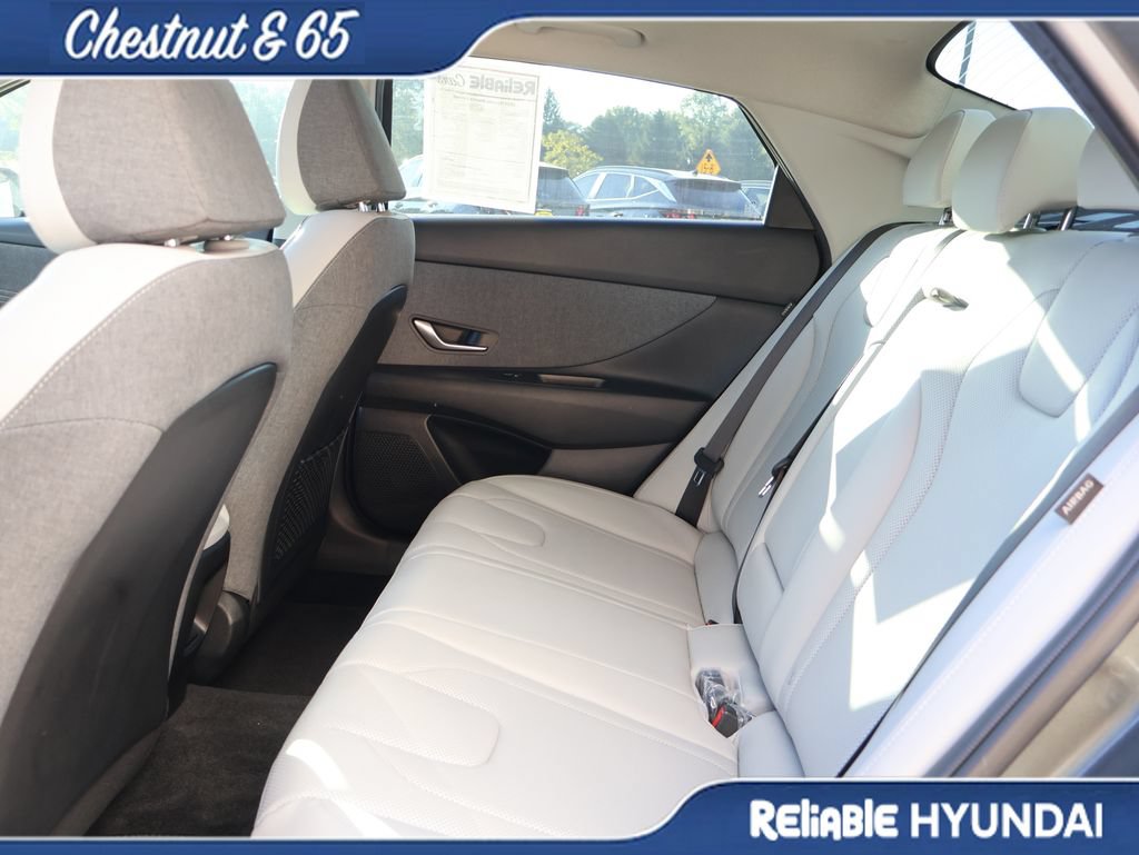 Certified 2024 Hyundai Elantra Limited FWD image 17