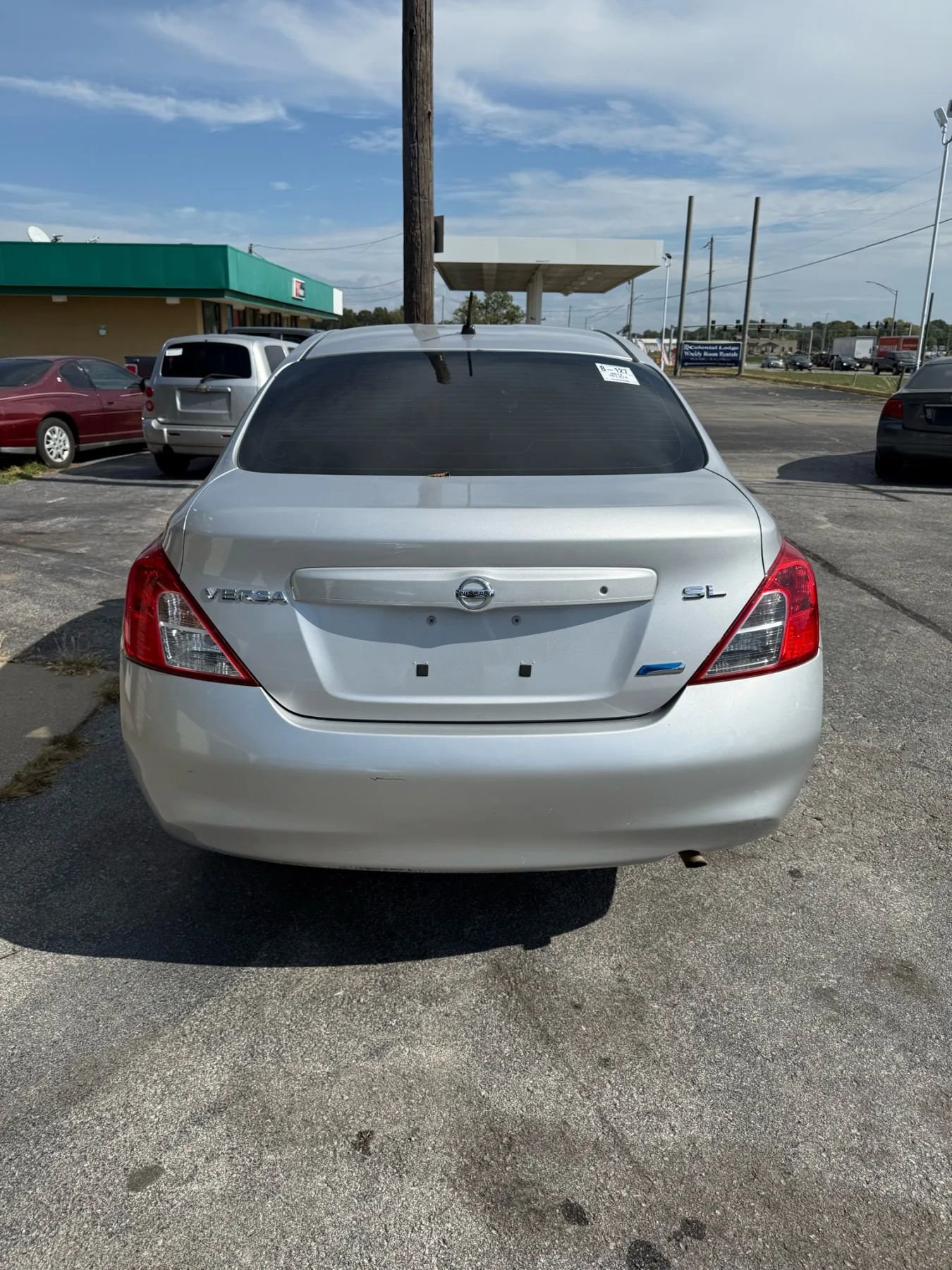 Used 2012 Nissan Versa SL image 4
