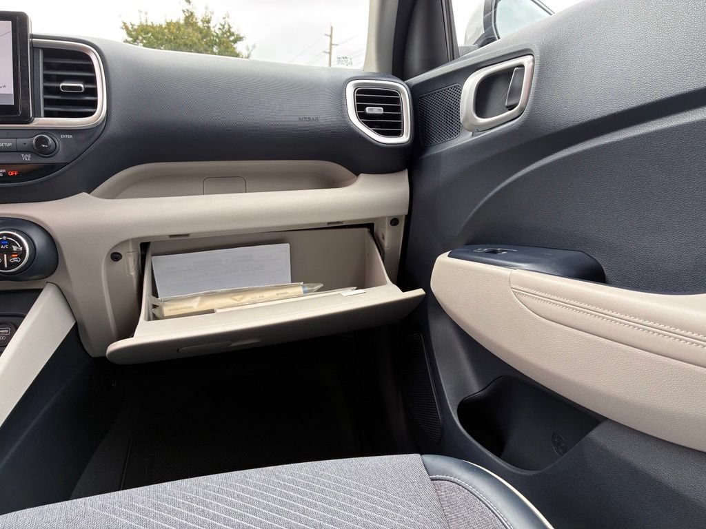 Used 2021 Hyundai Venue FWD image 38