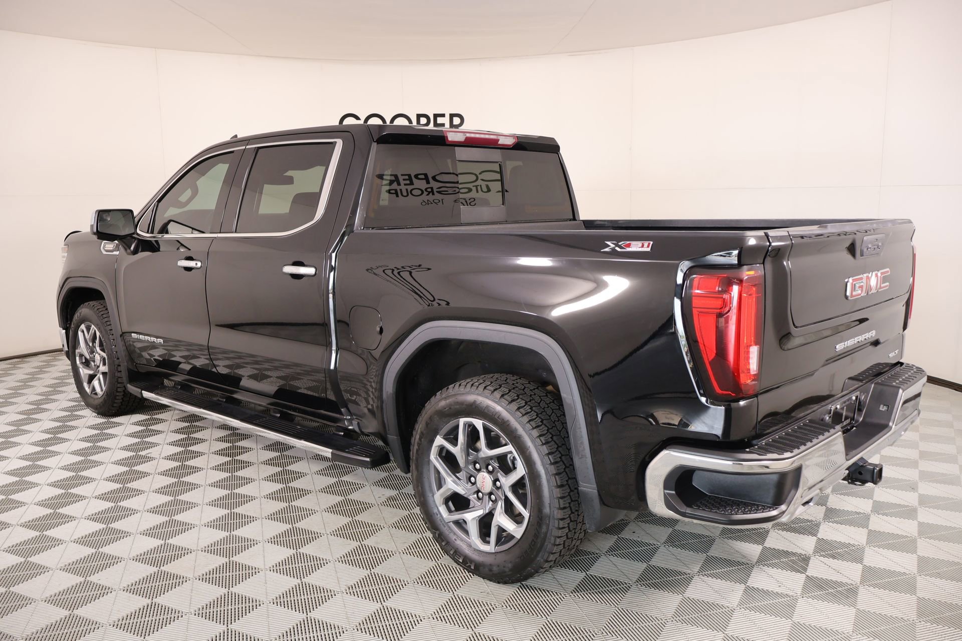 Used 2023 GMC Sierra 1500 SLT w/ SLT Premium Package image 23