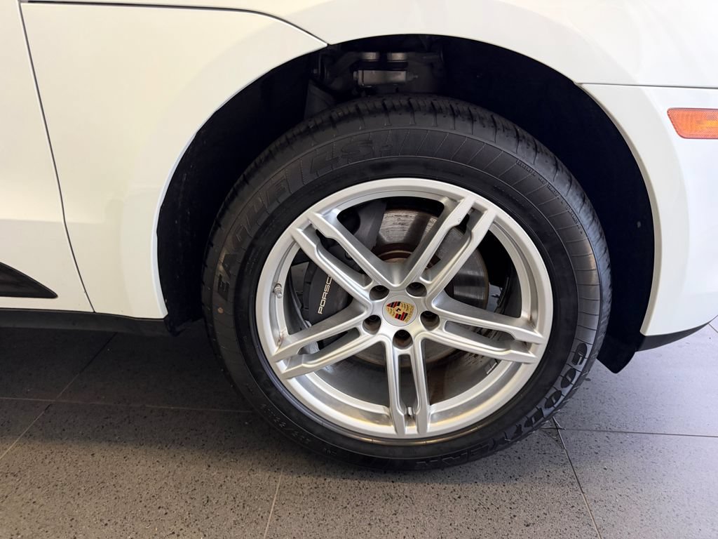 Certified 2023 Porsche Macan AWD/4WD image 13