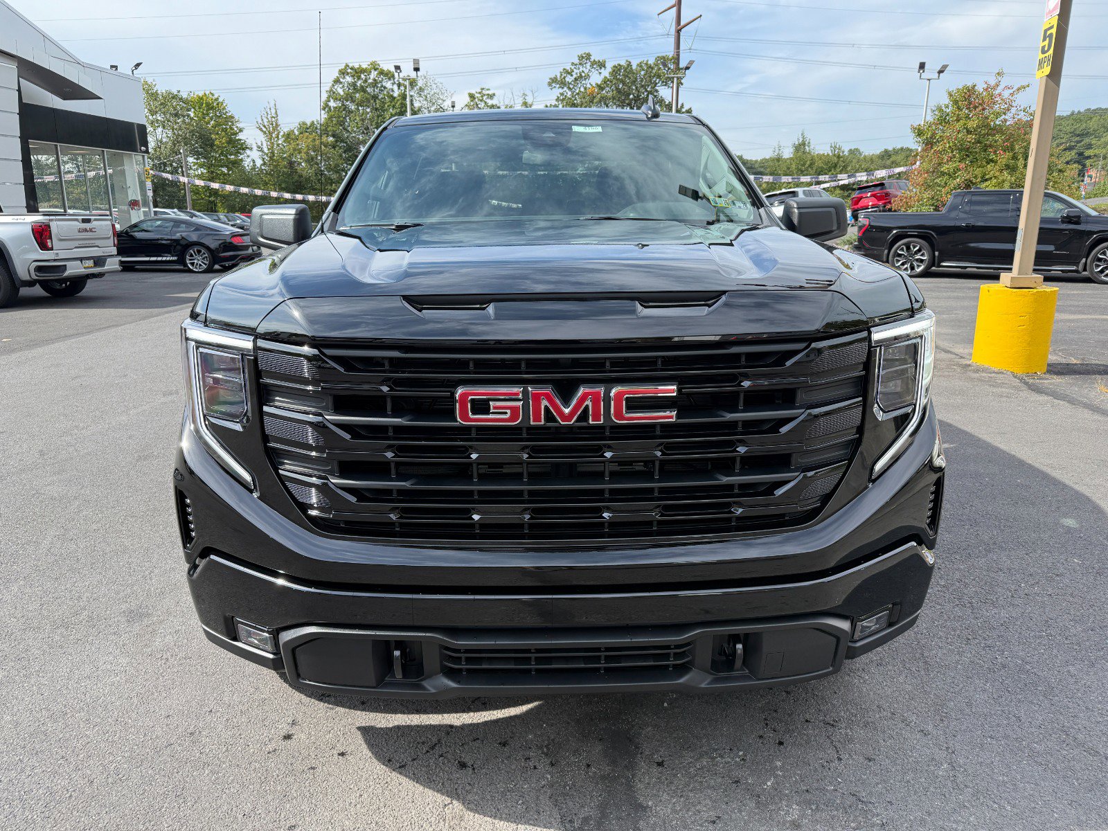 New 2026 GMC Sierra 1500 Elevation image 8