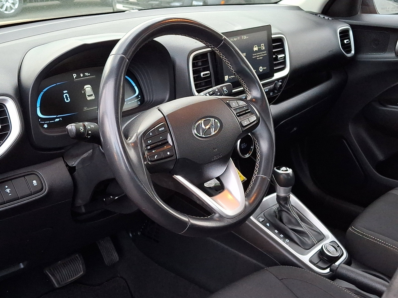 Used 2023 Hyundai Venue SEL FWD image 17