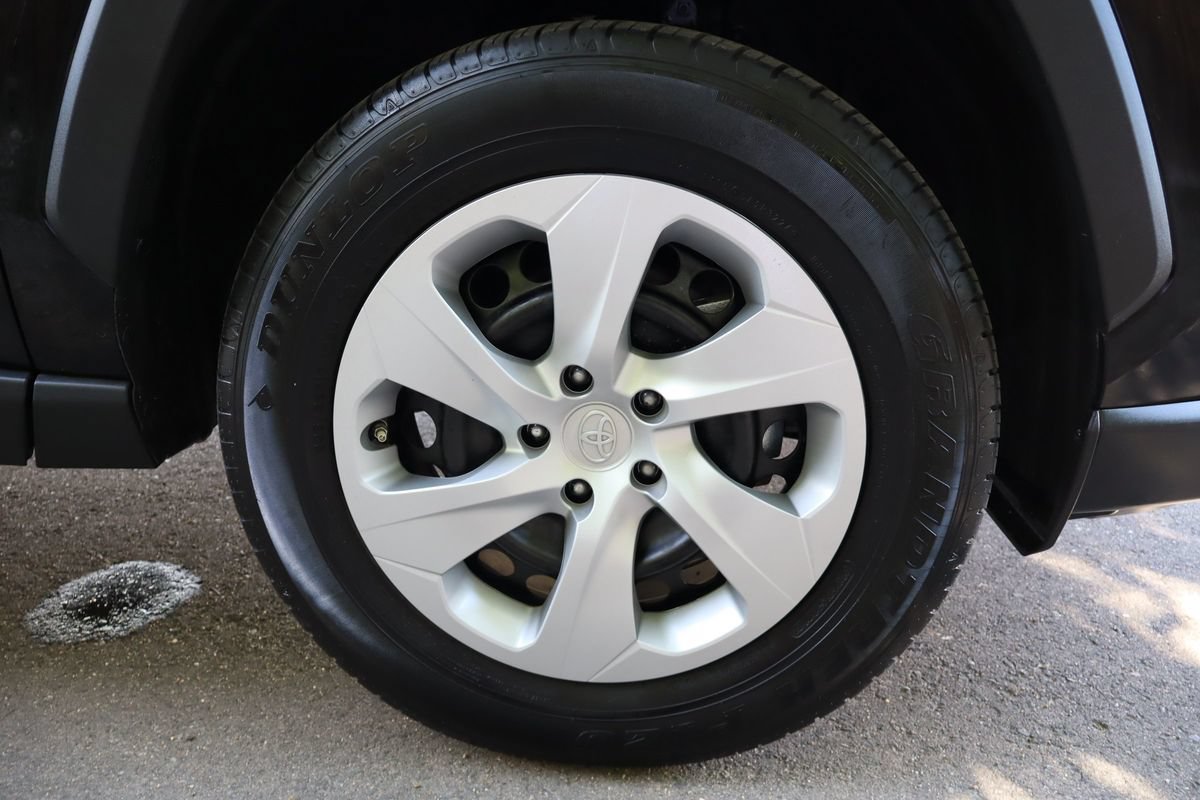 Used 2025 Toyota RAV4 LE AWD/4WD image 43