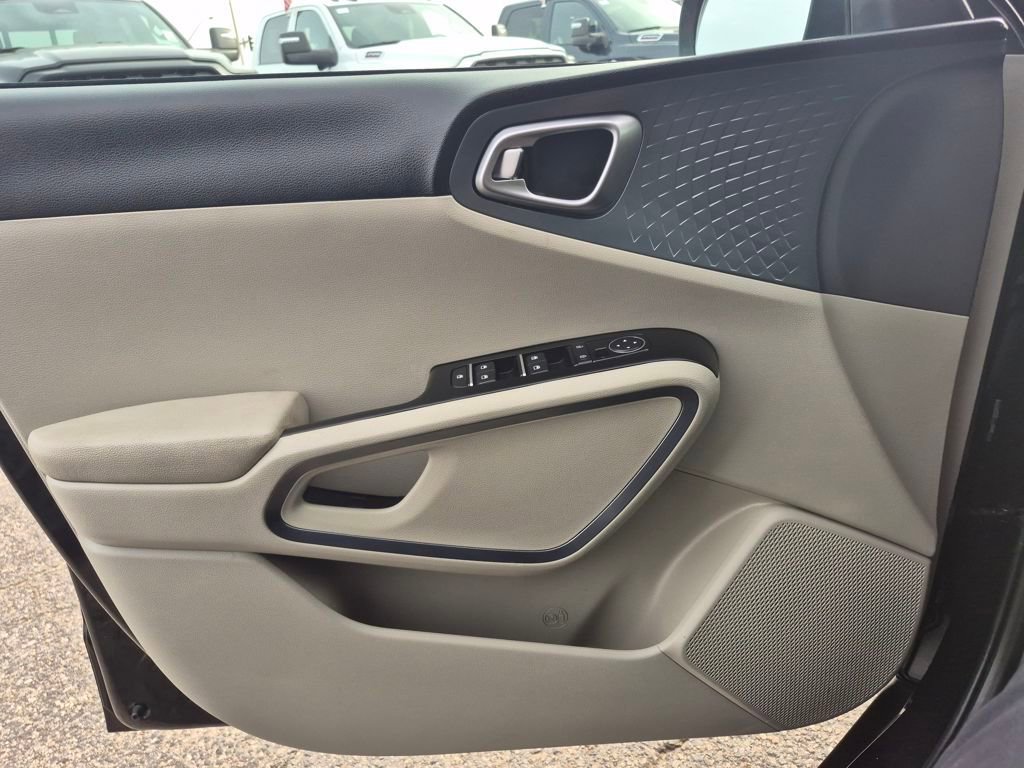 Used 2025 Kia Soul EX image 16