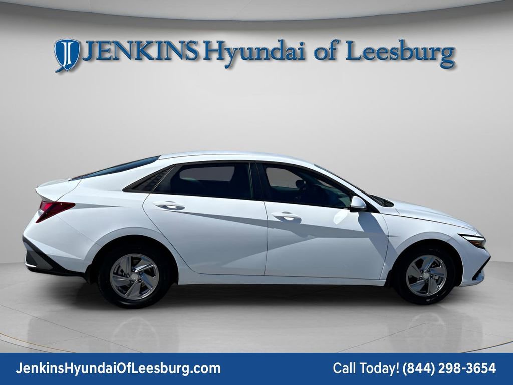 New 2026 Hyundai Elantra SE image 2