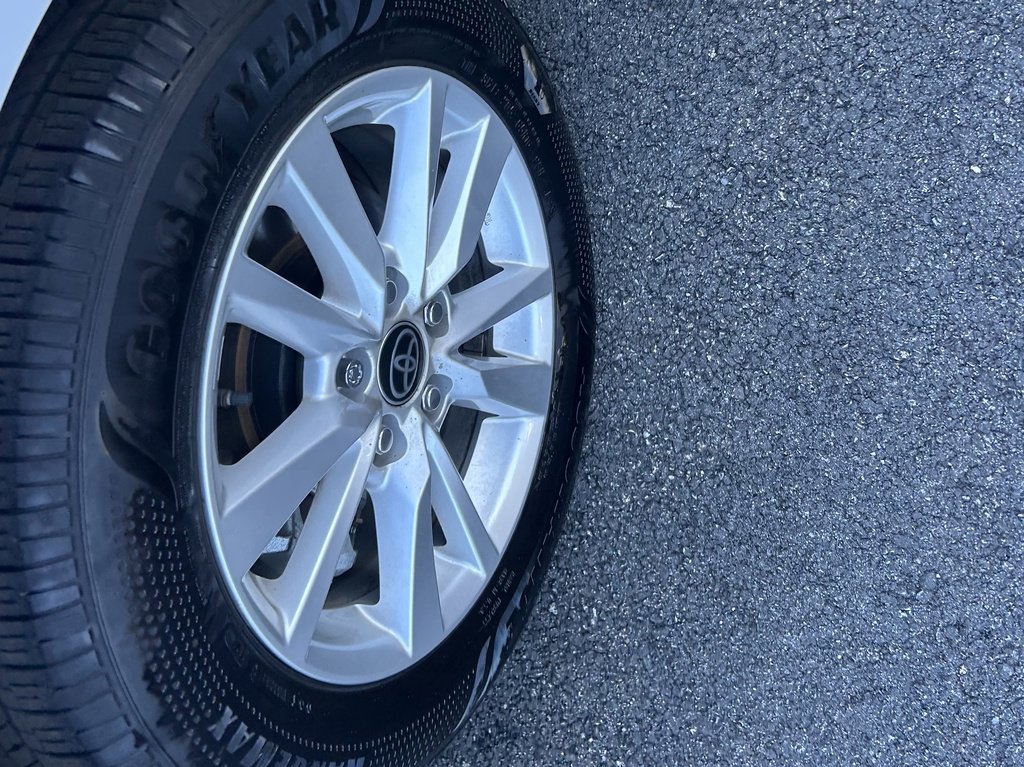 Used 2025 Toyota Camry LE w/ Convenience Package image 23