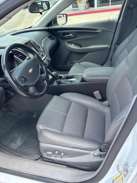 Used 2017 Chevrolet Impala LT FWD image 8