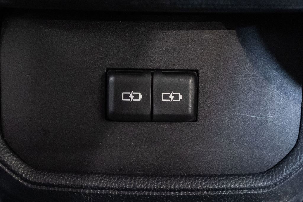 Used 2024 Toyota Highlander LE image 32