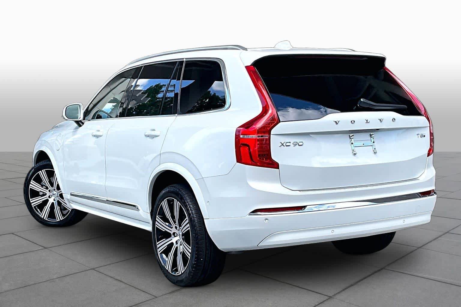 Used 2025 Volvo XC90 T8 Ultra w/ Protection Package Premier AWD/4WD image 12