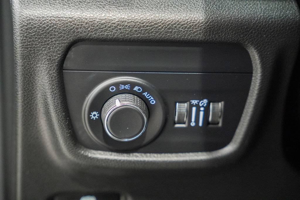 Certified 2023 Jeep Grand Cherokee Laredo AWD/4WD image 37
