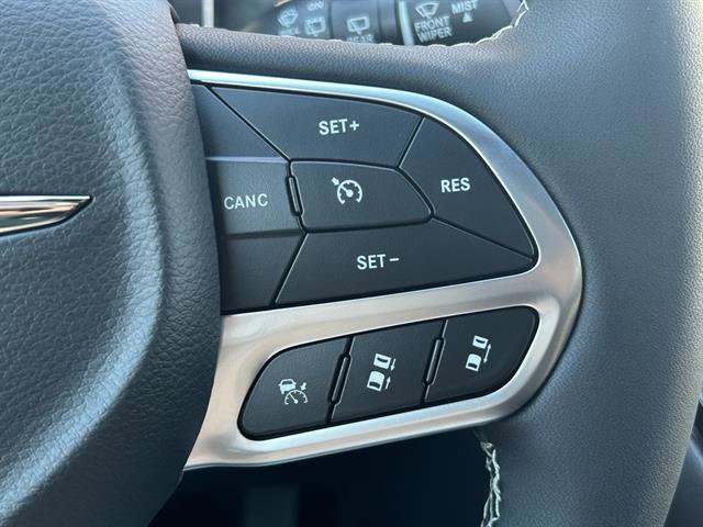 New 2026 Chrysler Pacifica Select image 13
