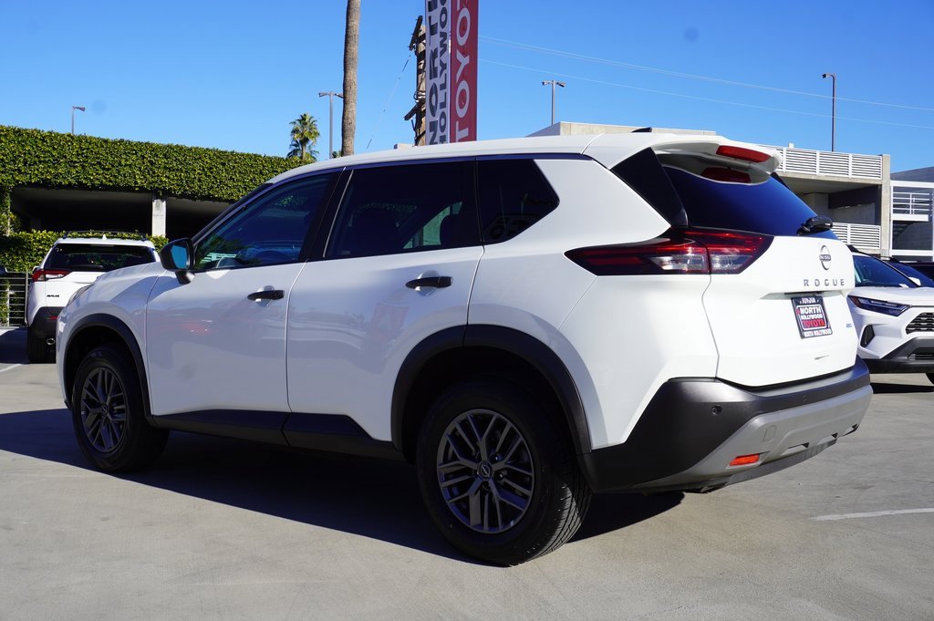 Used 2023 Nissan Rogue S image 5