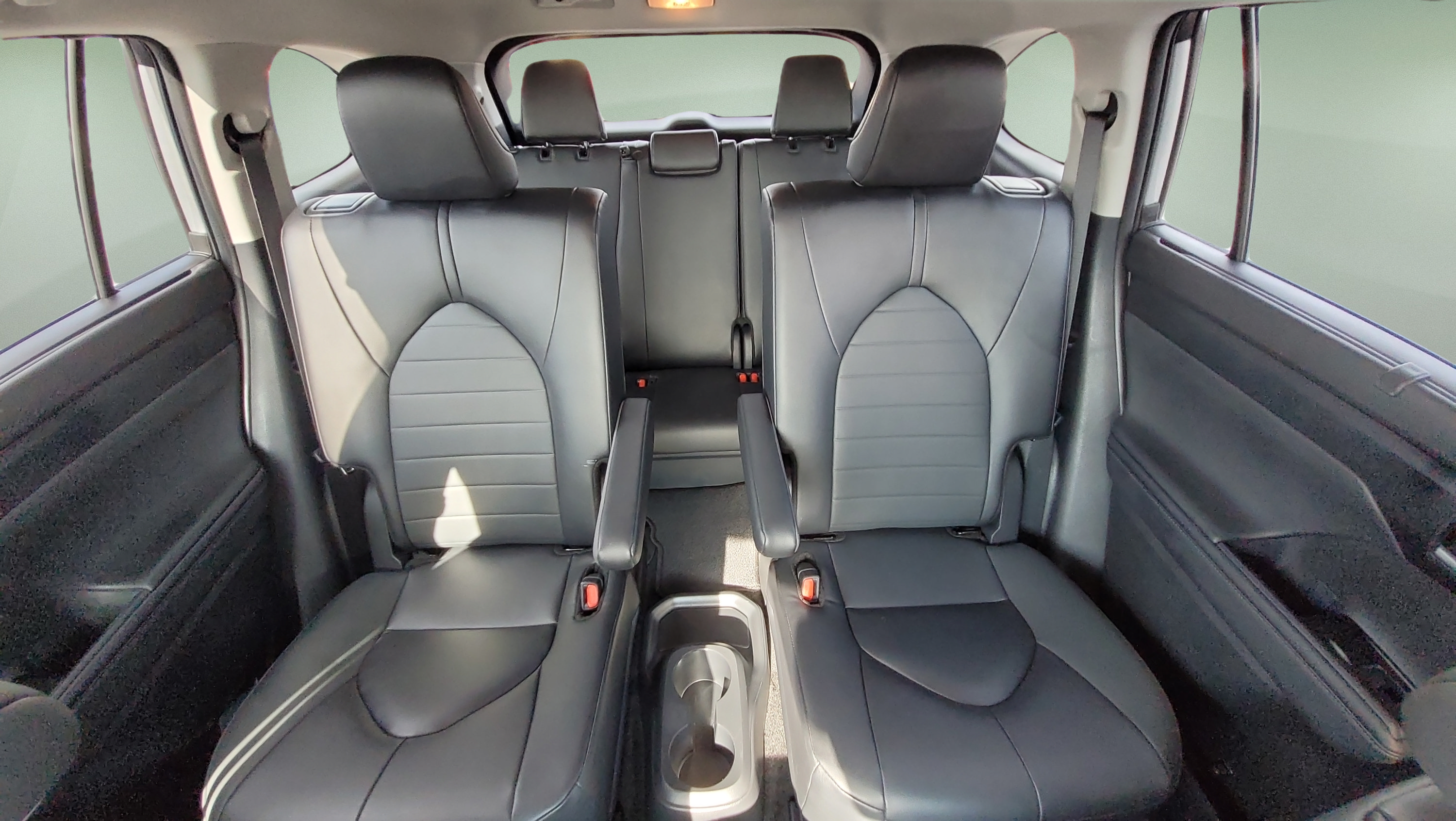 Used 2024 Toyota Highlander XLE AWD/4WD image 19