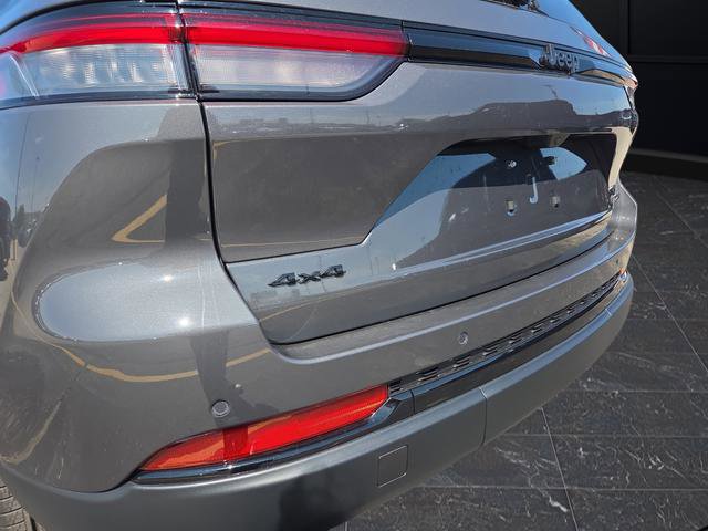 New 2025 Jeep Grand Cherokee Limited w/ Black Appearance Package image 39