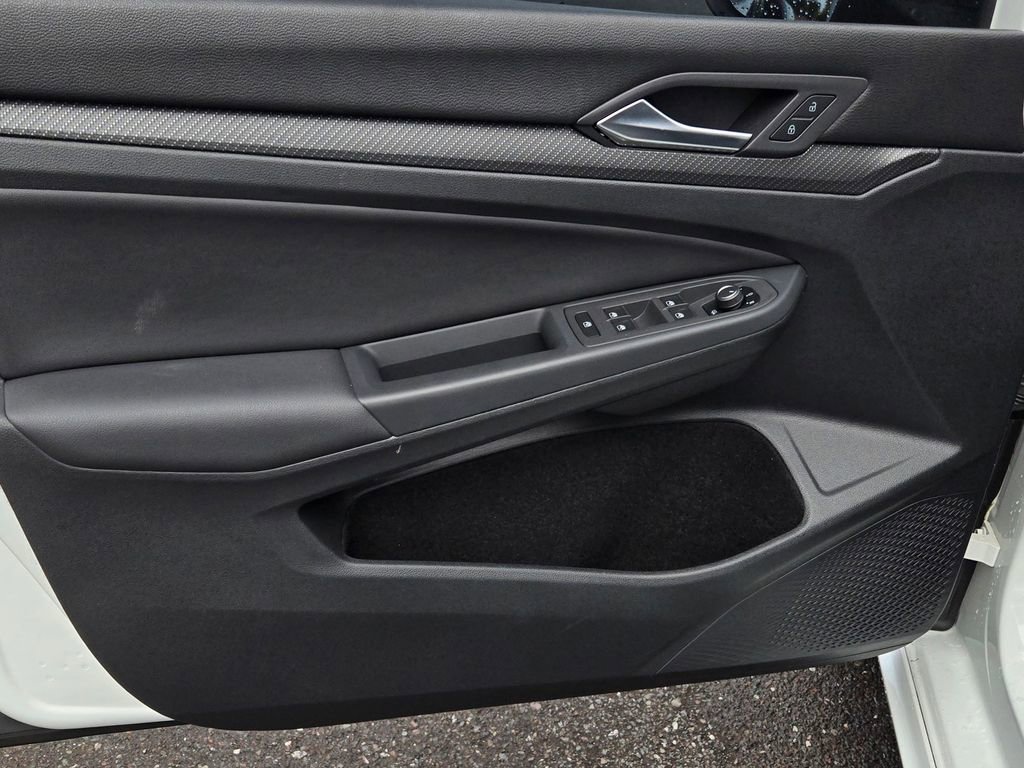 Used 2022 Volkswagen Golf R image 11