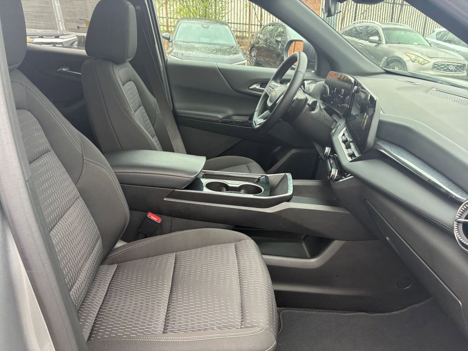 Used 2025 Chevrolet Equinox LT FWD image 31