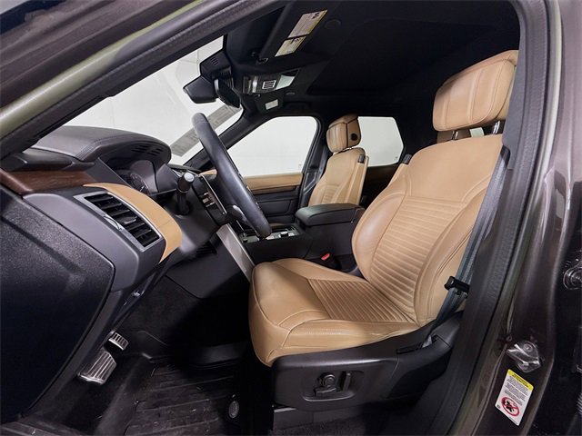 Used 2023 Land Rover Discovery Metropolitan Edition image 11