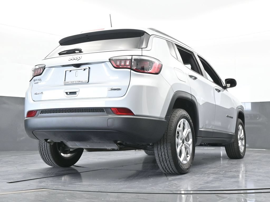 Used 2025 Jeep Compass Latitude AWD/4WD image 29