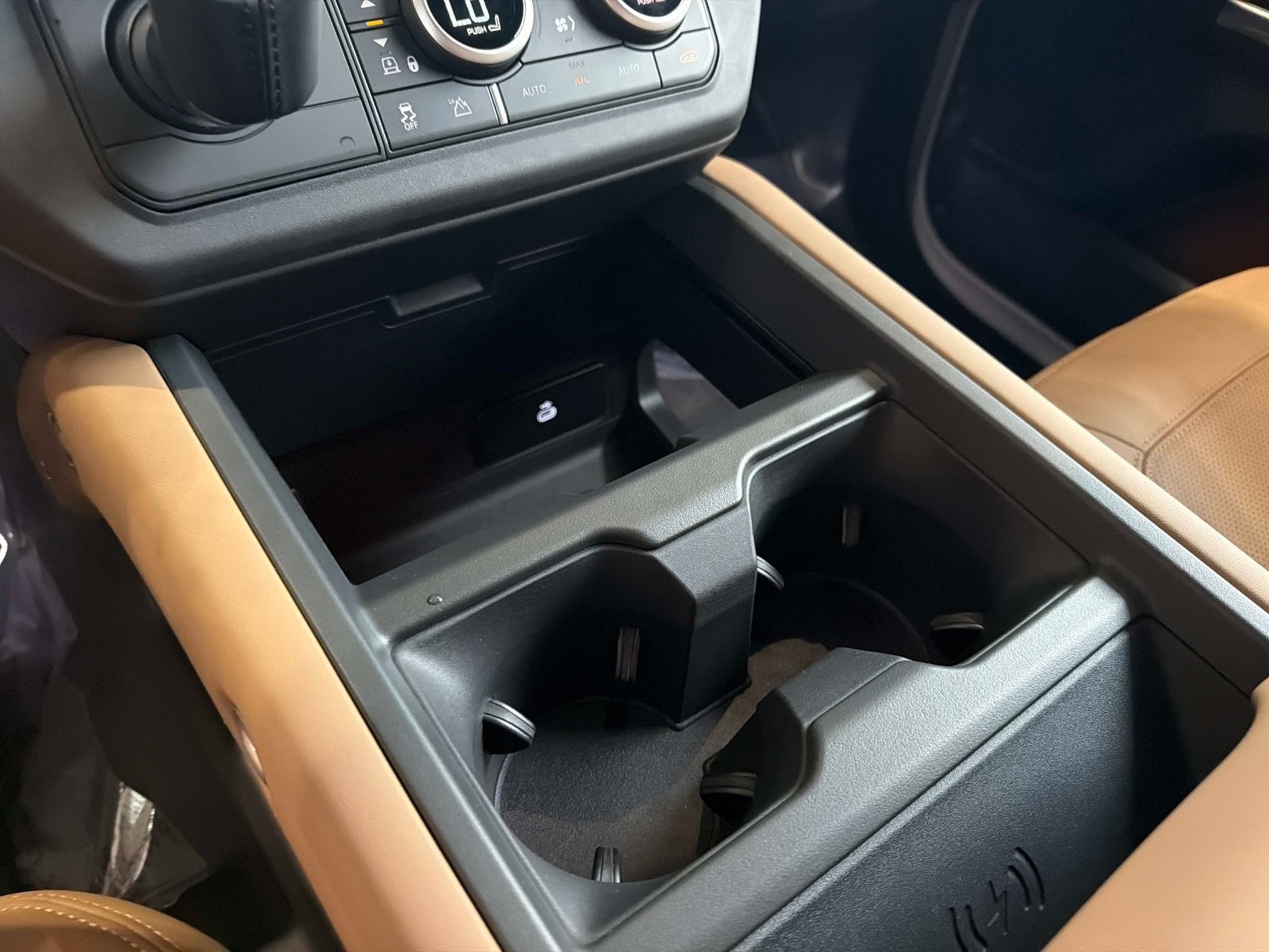 New 2026 Land Rover Defender 110 X-Dynamic SE AWD/4WD image 22