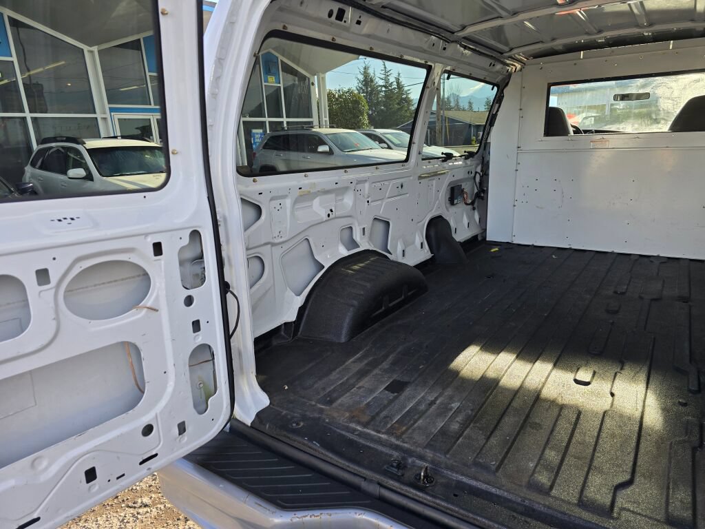 Used 2002 Ford E-250 and Econoline 250 RWD image 13