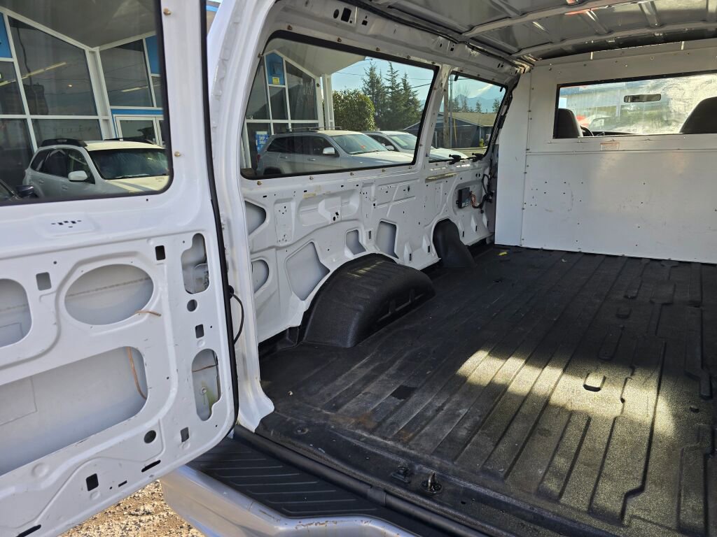 Used 2002 Ford E-250 and Econoline 250 E-250 image 13