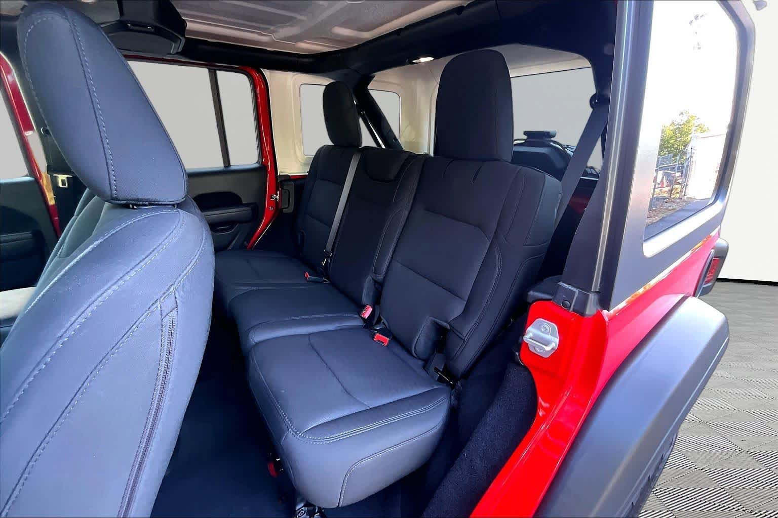 Used 2022 Jeep Wrangler Unlimited Sport AWD/4WD image 21