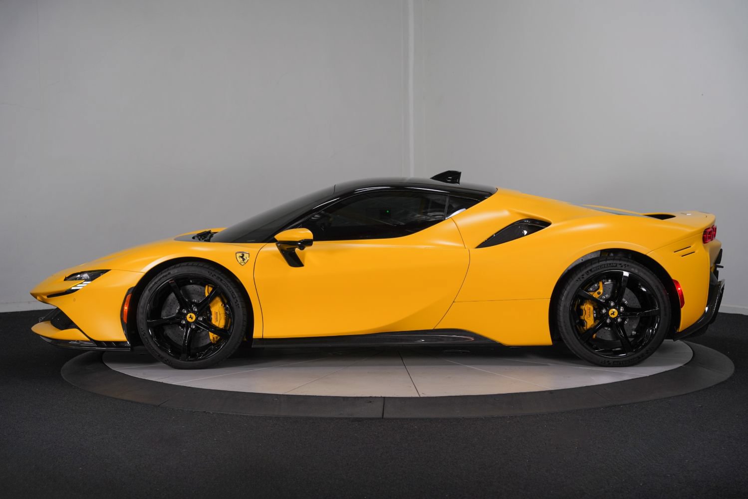 Used 2023 Ferrari SF90 Stradale AWD/4WD image 7