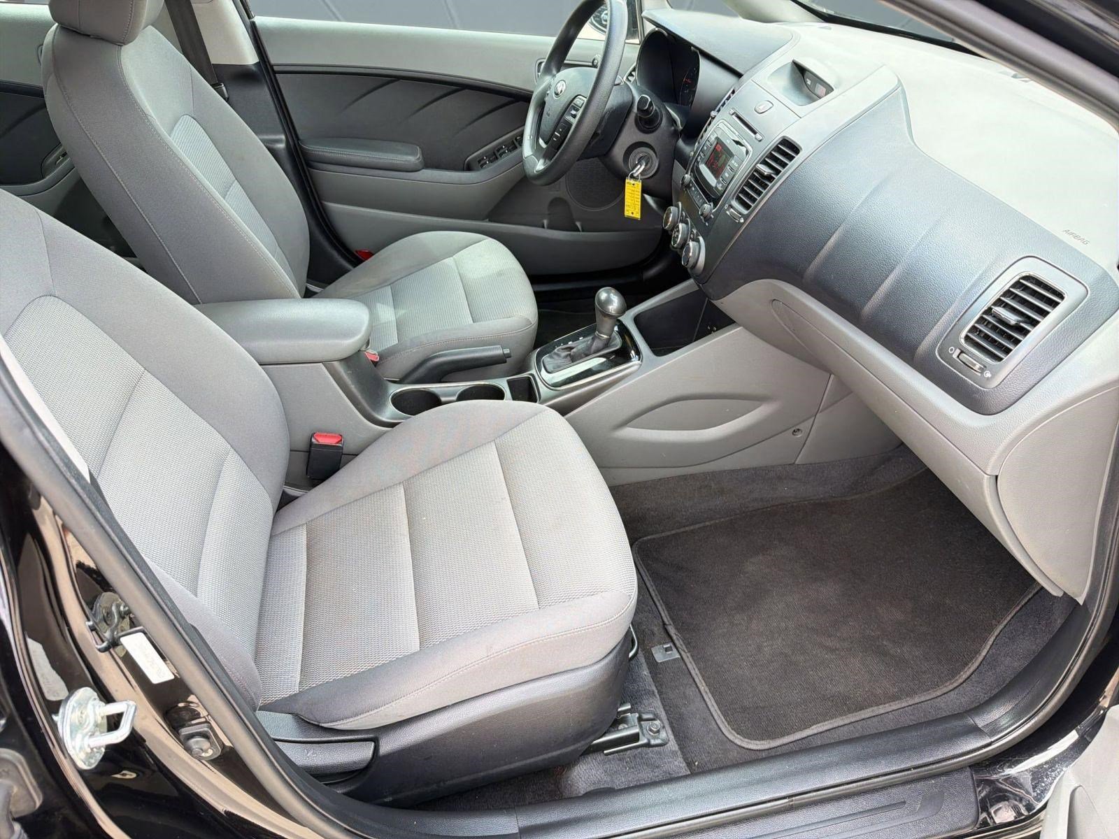 Used 2017 Kia Forte LX image 27