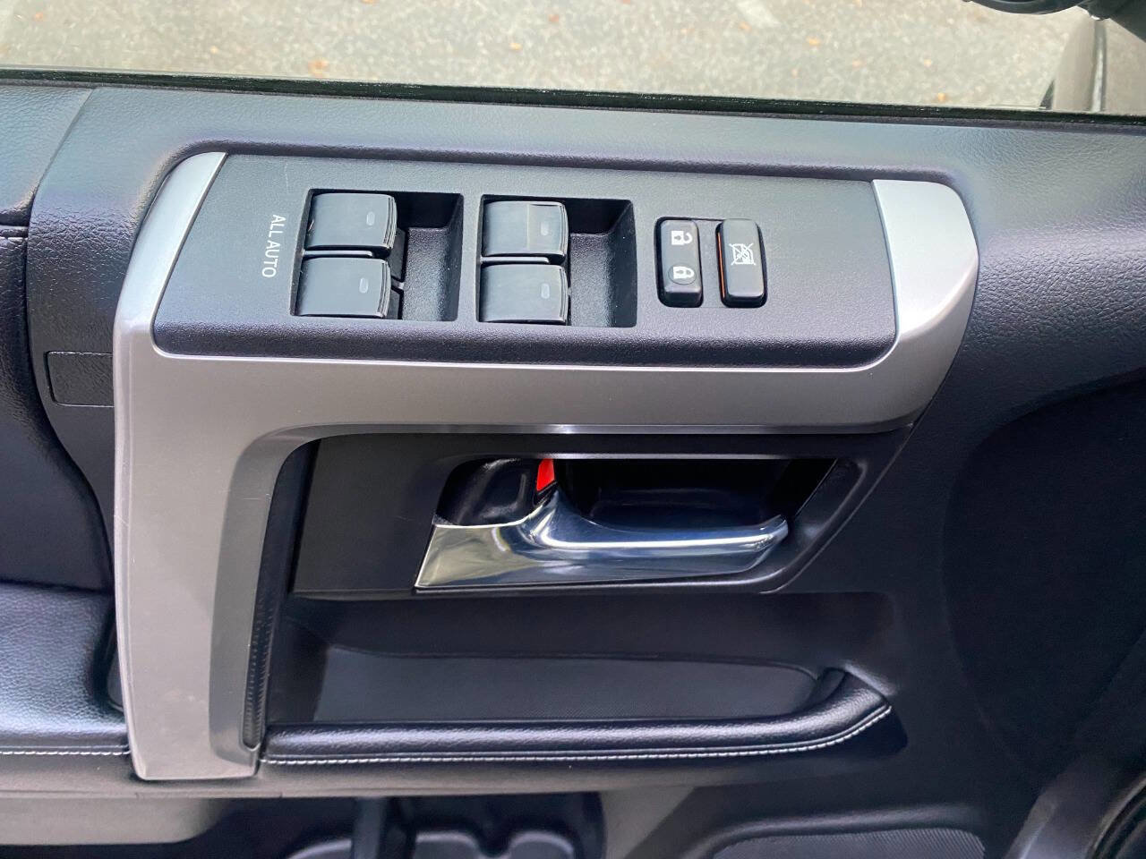 Used 2017 Toyota 4Runner SR5 Premium image 14