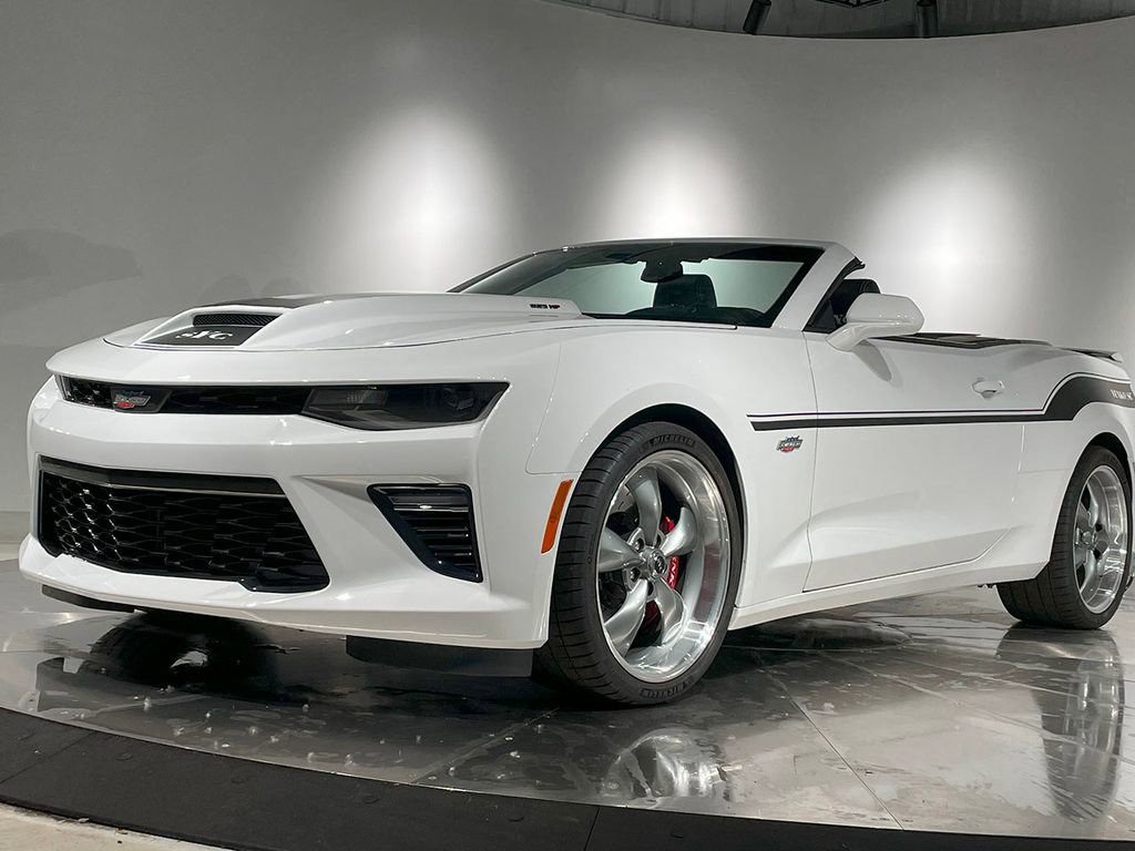 Used 2018 Chevrolet Camaro SS RWD image 19