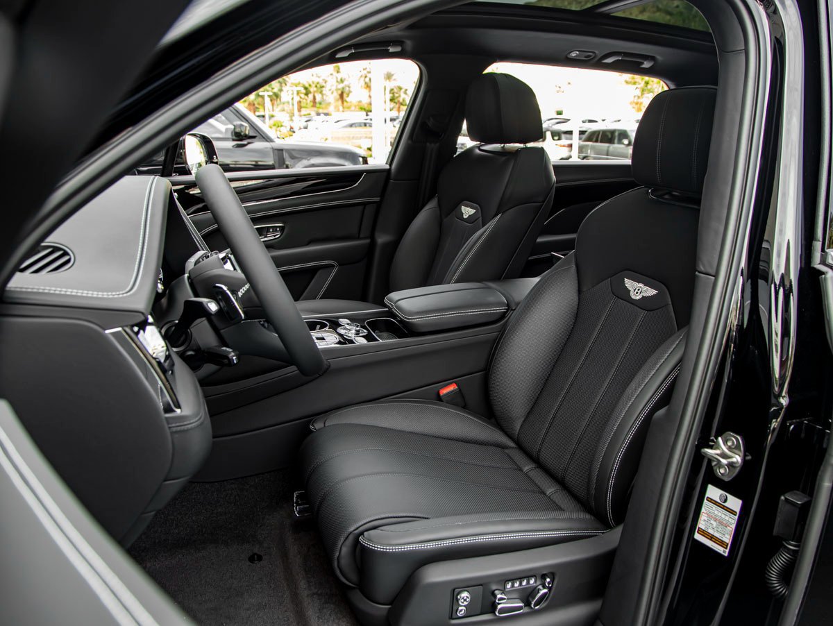 Used 2025 Bentley Bentayga Extended Wheelbase AWD/4WD image 14