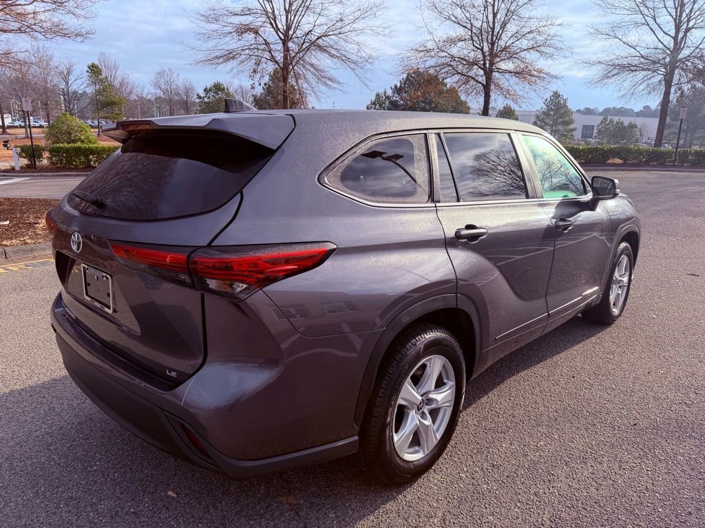 Used 2023 Toyota Highlander LE image 14