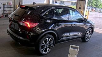Used 2022 Ford Escape SE w/ SE Sport Appearance Package AWD/4WD image 4