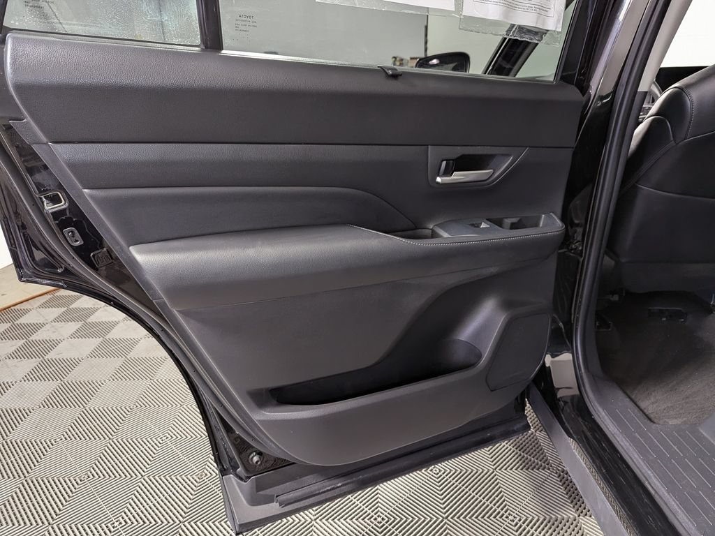 Used 2025 Toyota Grand Highlander AWD image 38