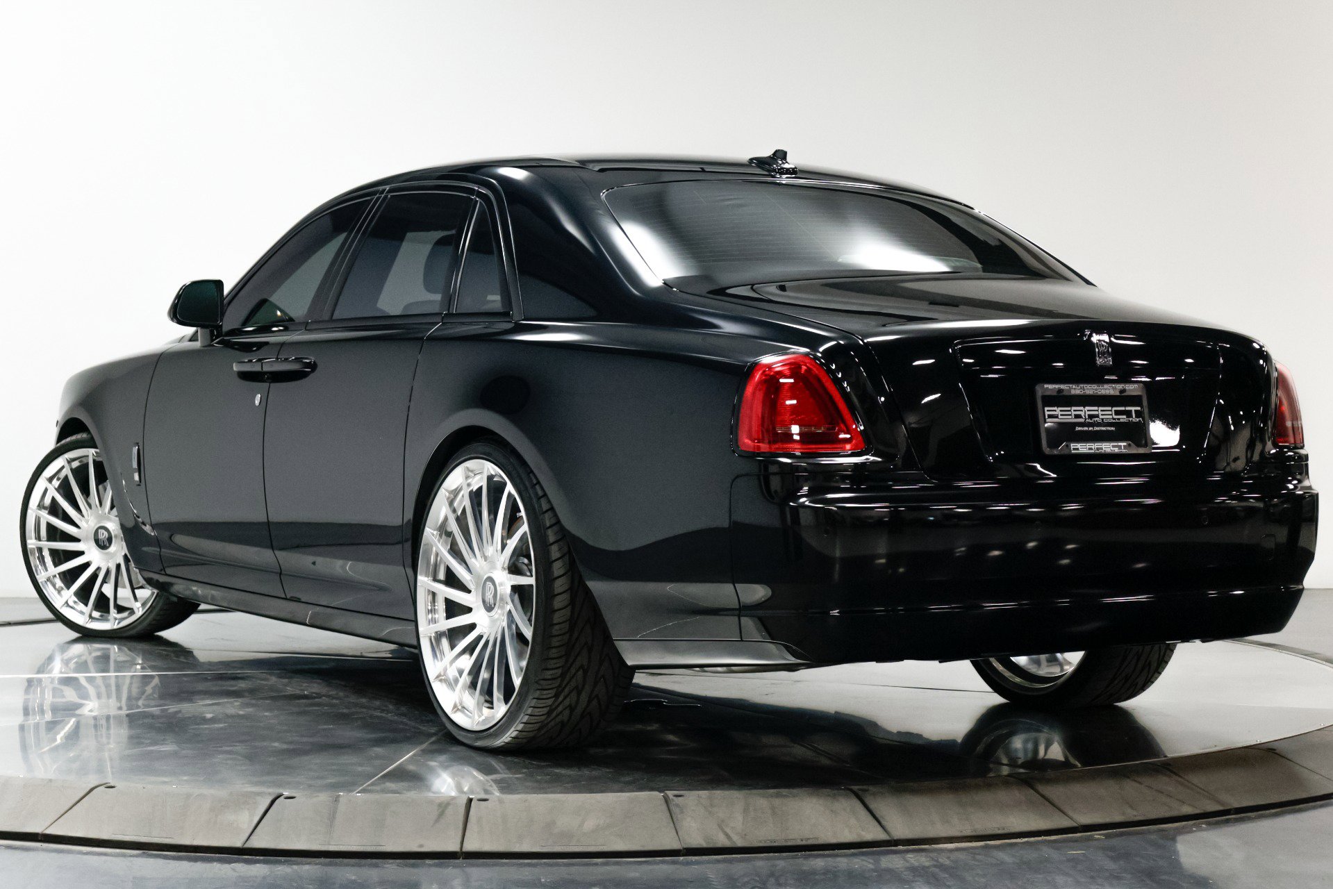 Used 2015 Rolls-Royce Ghost image 22