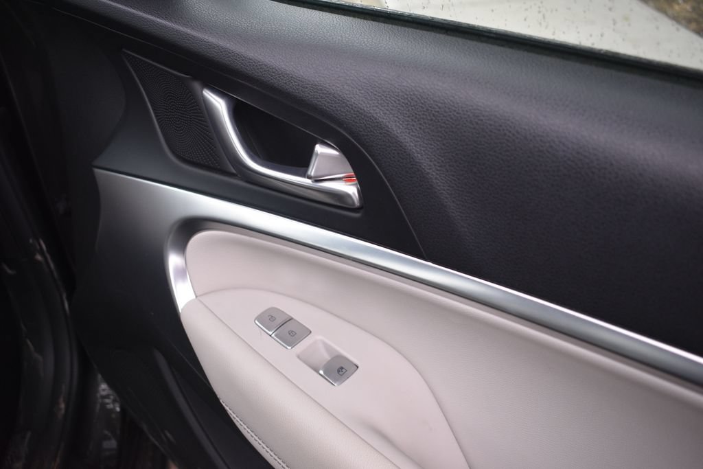 Used 2025 Genesis G70 2.5T AWD/4WD image 21