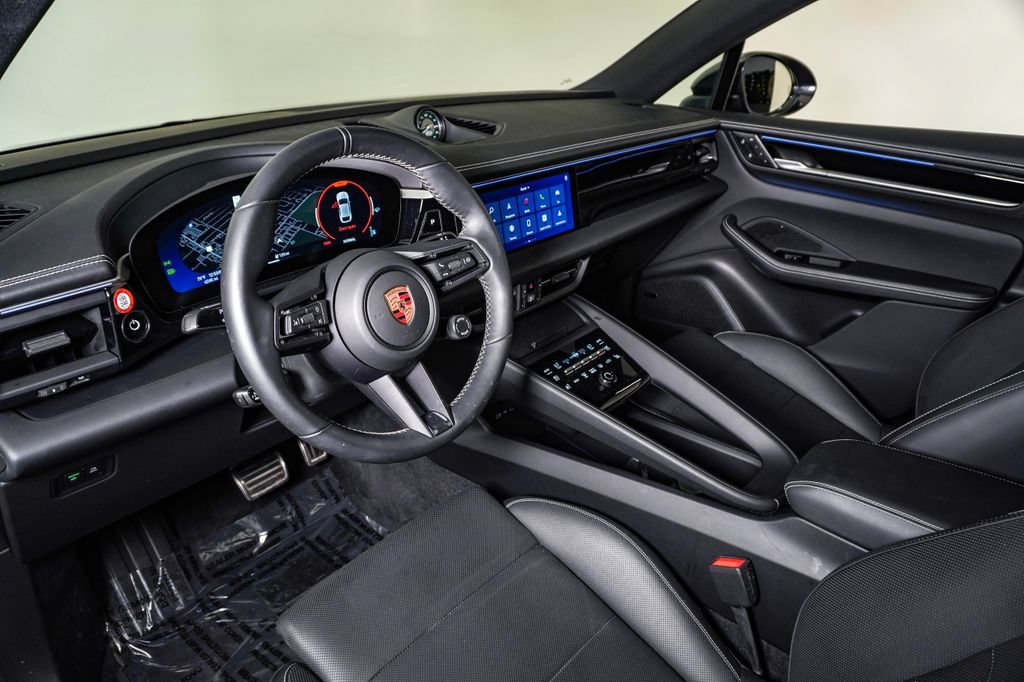 Certified 2025 Porsche Macan 4S Electric AWD/4WD image 4