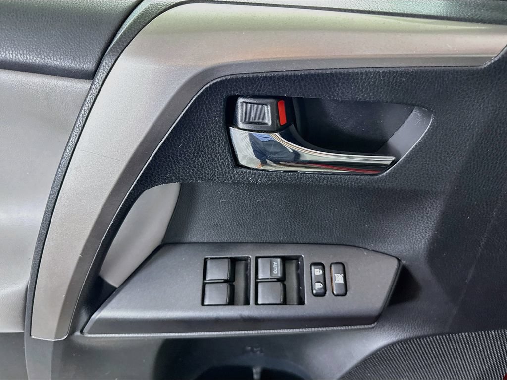 Used 2017 Toyota RAV4 XLE FWD image 22