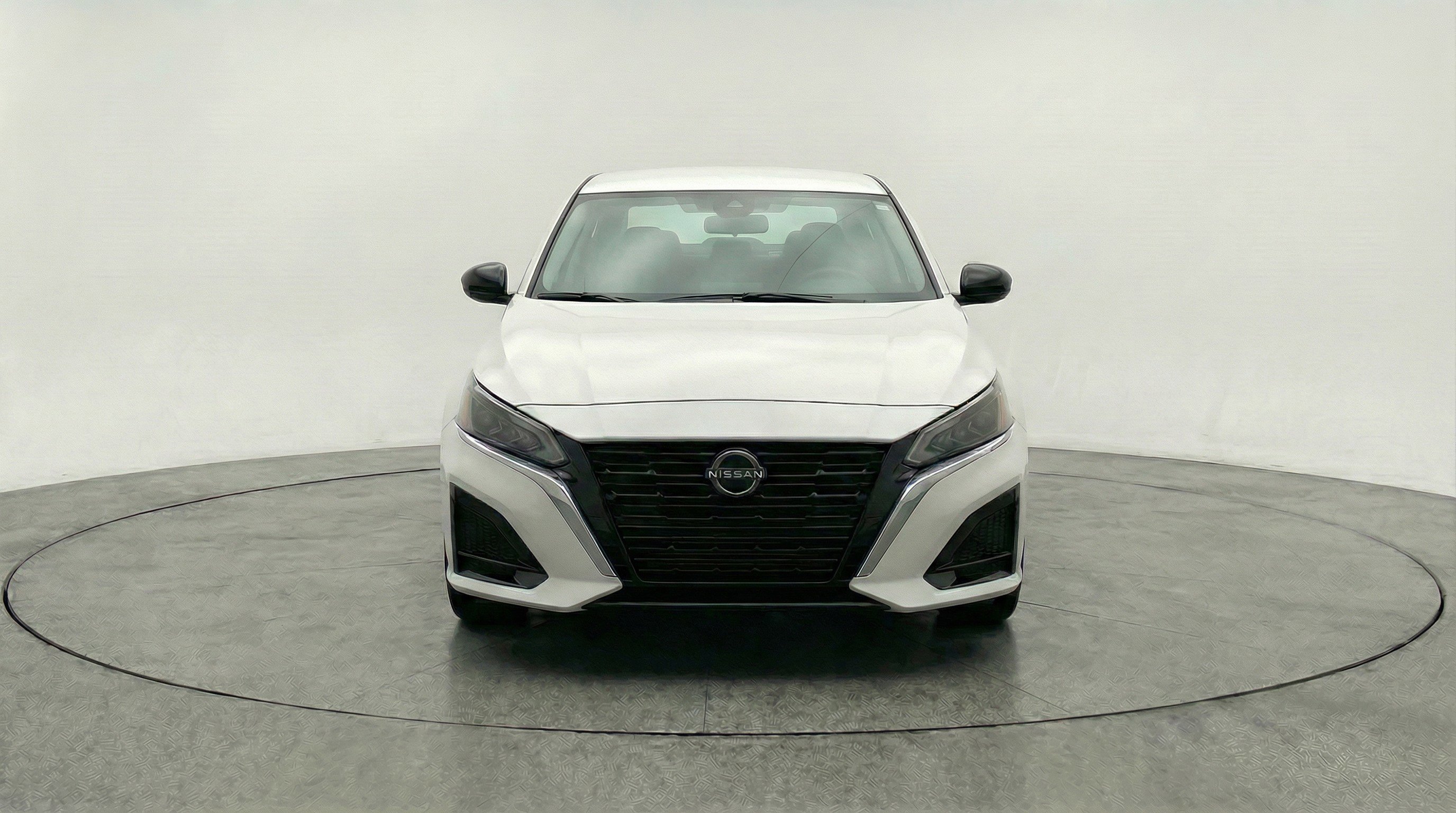 Used 2025 Nissan Altima 2.5 SV FWD image 2