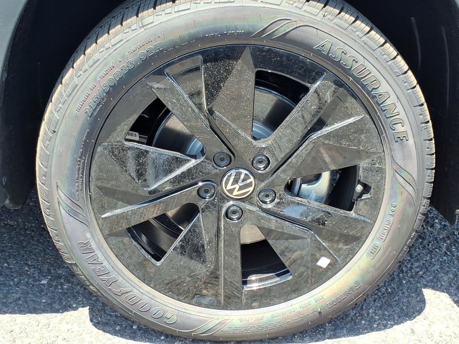 New 2026 Volkswagen Taos SE FWD image 8
