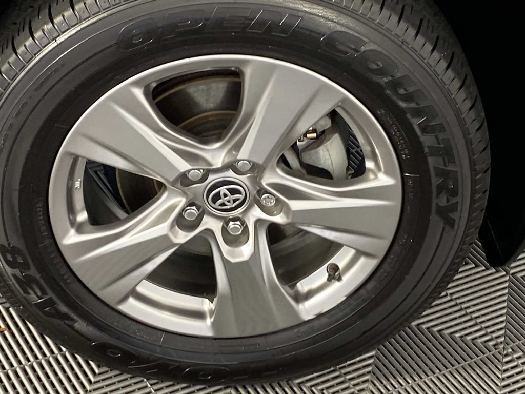 Used 2024 Toyota RAV4 LE AWD/4WD image 35