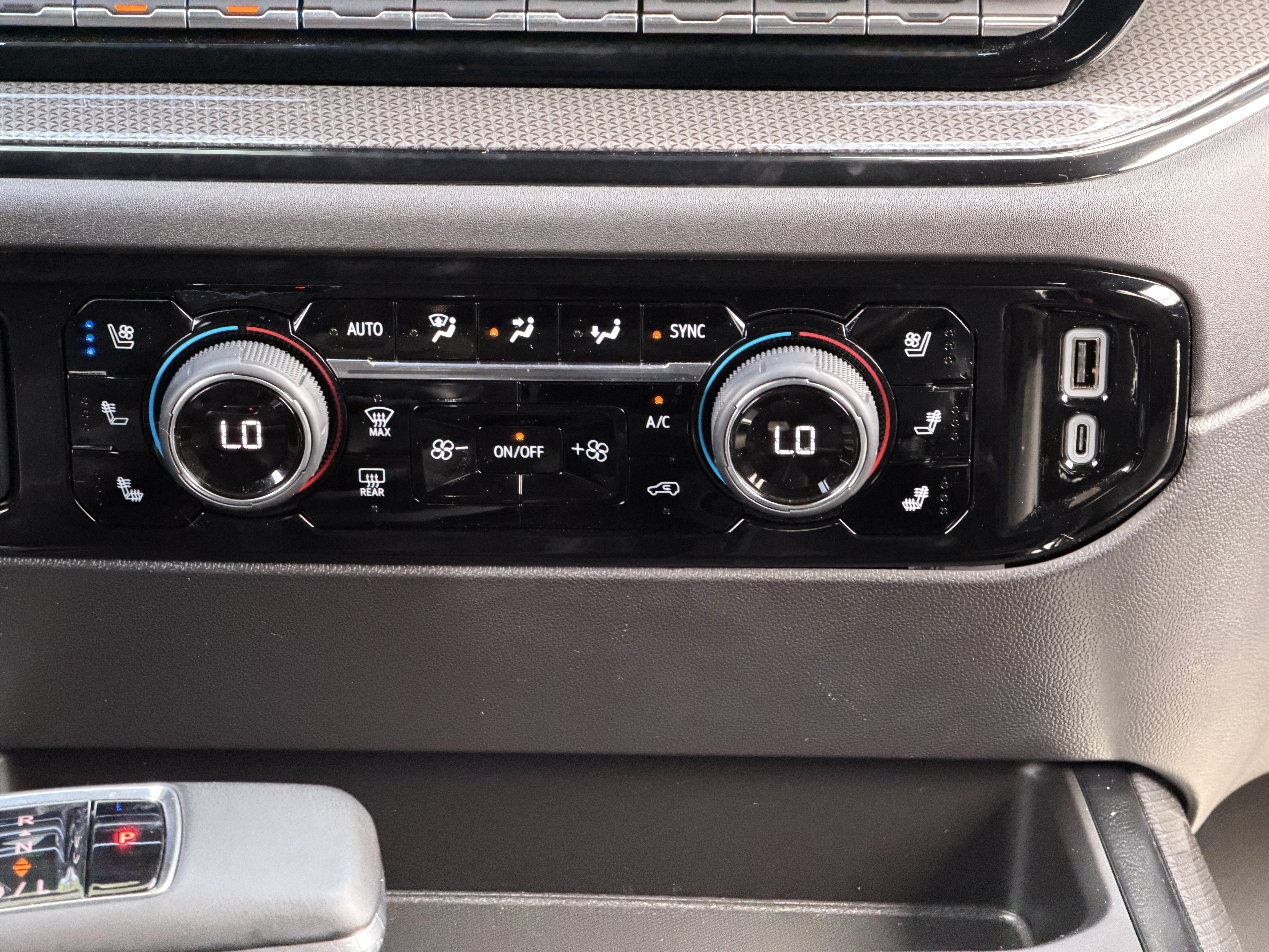 Used 2024 Chevrolet Silverado 1500 ZR2 w/ Technology Package AWD/4WD image 19