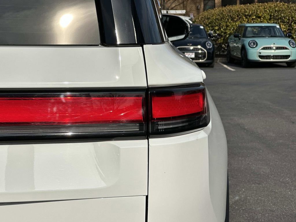 Used 2023 Rivian R1S Launch Edition image 9