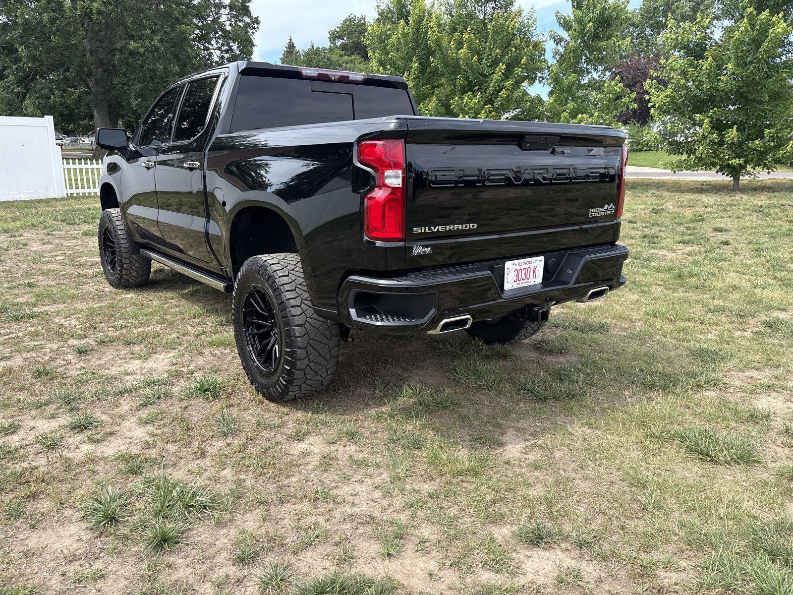 Used 2020 Chevrolet Silverado 1500 High Country w/ Technology Package AWD/4WD image 7